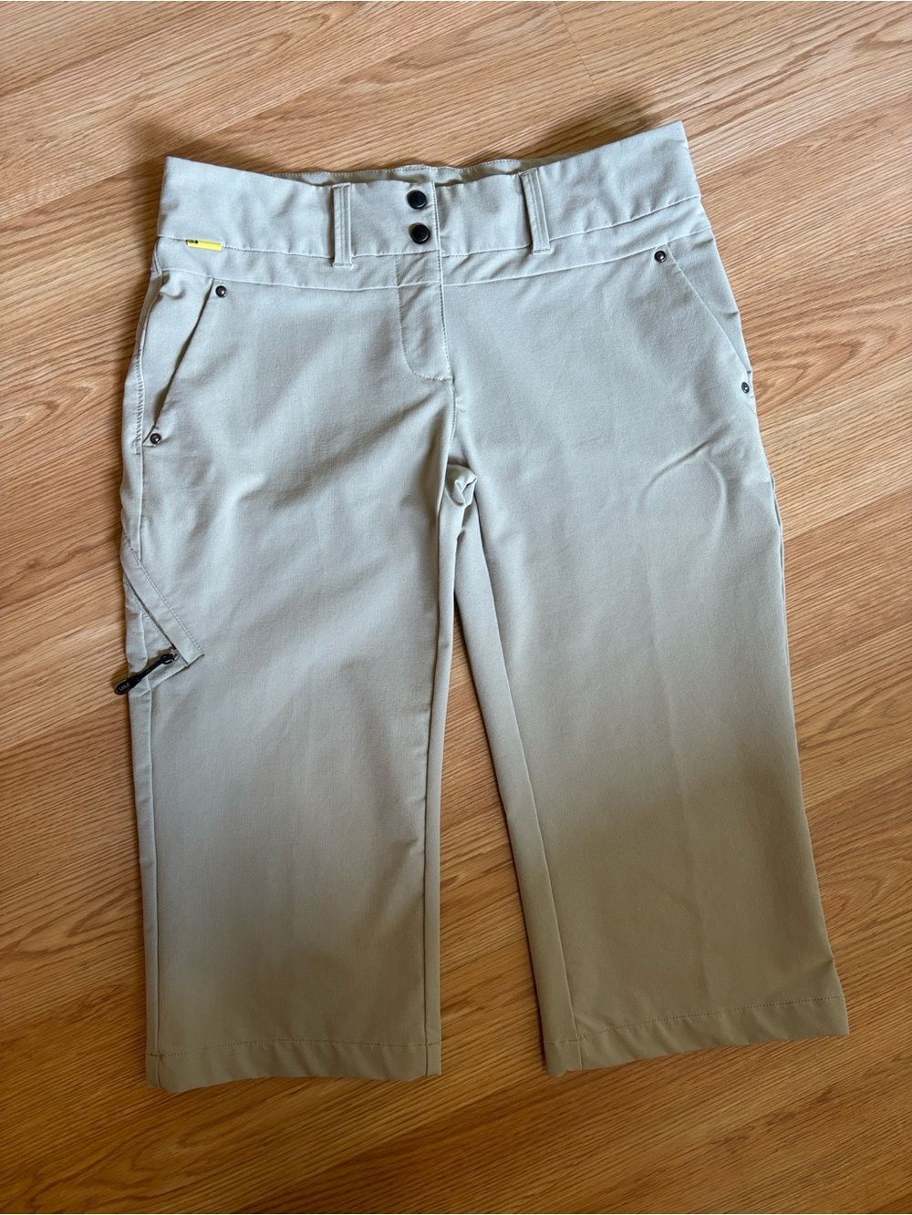 Lole Women's Cropped Utility Capris in Light Beige